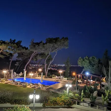 Louis Luxury By Living In Blue Villa *